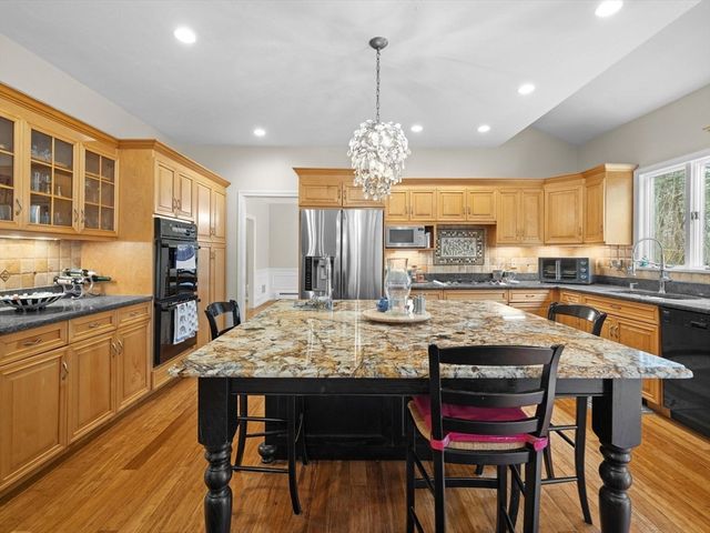 59 Smith Rd, Northborough, MA 01532
