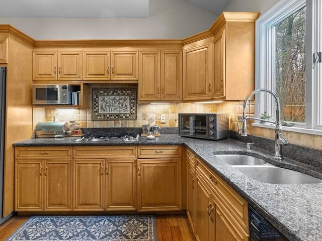 59 Smith Rd, Northborough, MA 01532