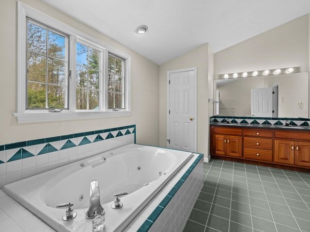 59 Smith Rd, Northborough, MA 01532