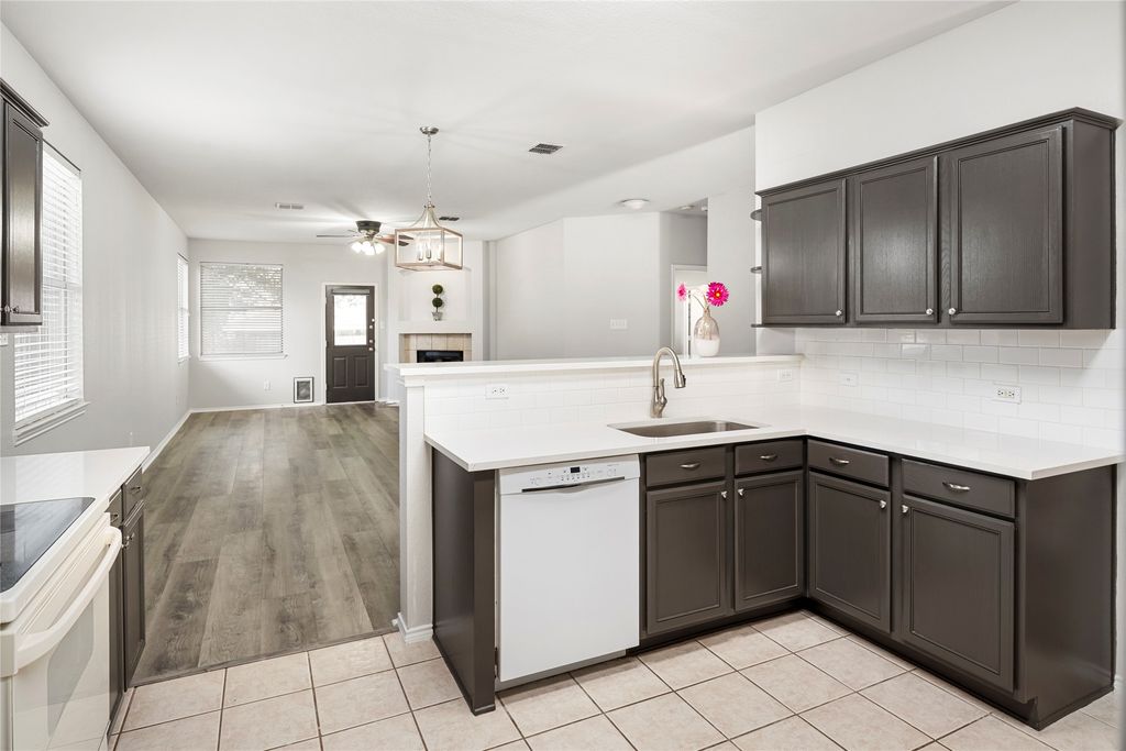 7900 Hidden Path Lane, Denton, TX 76210