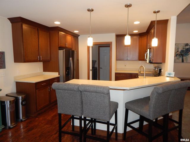 116 W PINEHURST Street, Eldridge, IA 52748