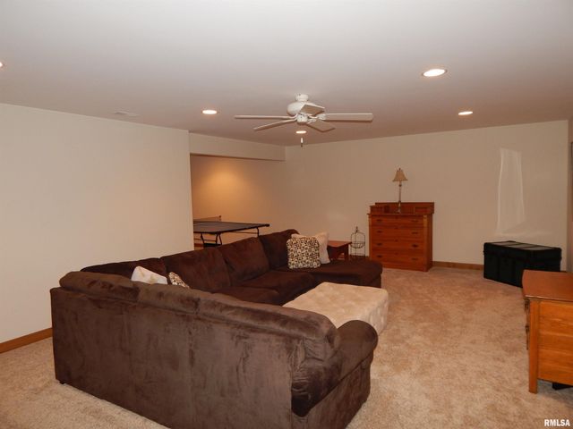 116 W PINEHURST Street, Eldridge, IA 52748