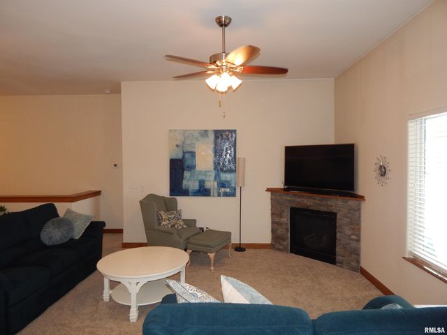 116 W PINEHURST Street, Eldridge, IA 52748