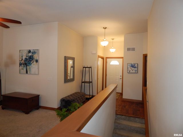 116 W PINEHURST Street, Eldridge, IA 52748