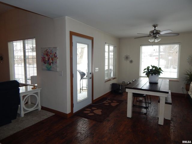 116 W PINEHURST Street, Eldridge, IA 52748