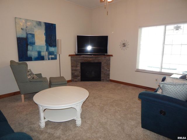 116 W PINEHURST Street, Eldridge, IA 52748