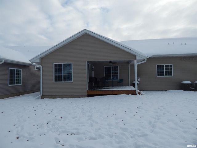 116 W PINEHURST Street, Eldridge, IA 52748