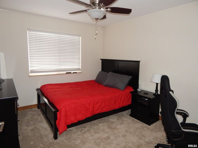 116 W PINEHURST Street, Eldridge, IA 52748