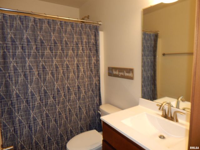 116 W PINEHURST Street, Eldridge, IA 52748