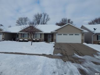 116 W PINEHURST Street, Eldridge, IA 52748