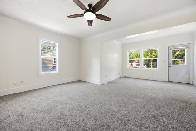 1614 5th Street N, Fargo, ND 58102