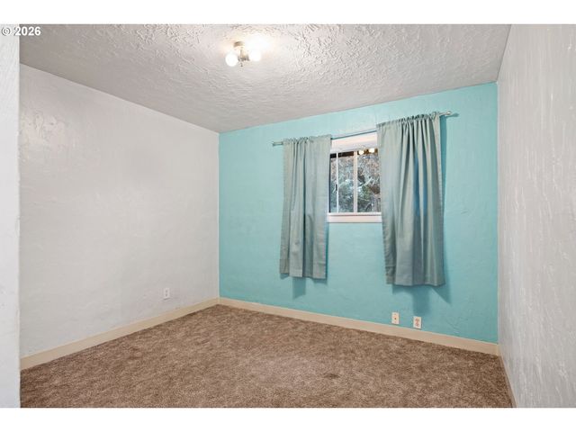 1589 SEAGATE Ave, Coos Bay, OR 97420