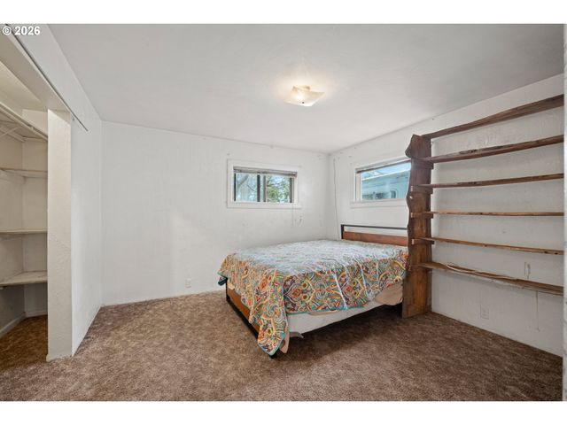 1589 SEAGATE Ave, Coos Bay, OR 97420