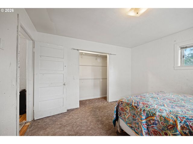 1589 SEAGATE Ave, Coos Bay, OR 97420