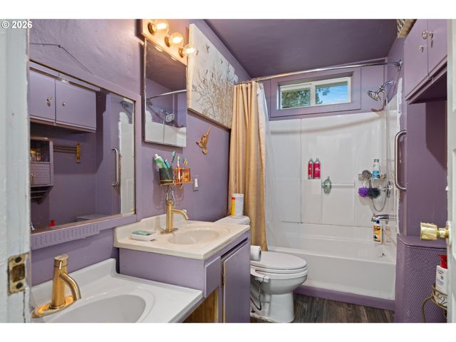 1589 SEAGATE Ave, Coos Bay, OR 97420