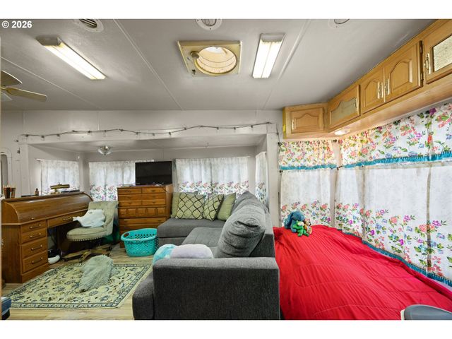 1589 SEAGATE Ave, Coos Bay, OR 97420