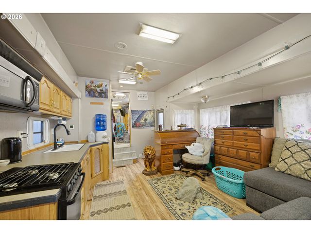 1589 SEAGATE Ave, Coos Bay, OR 97420