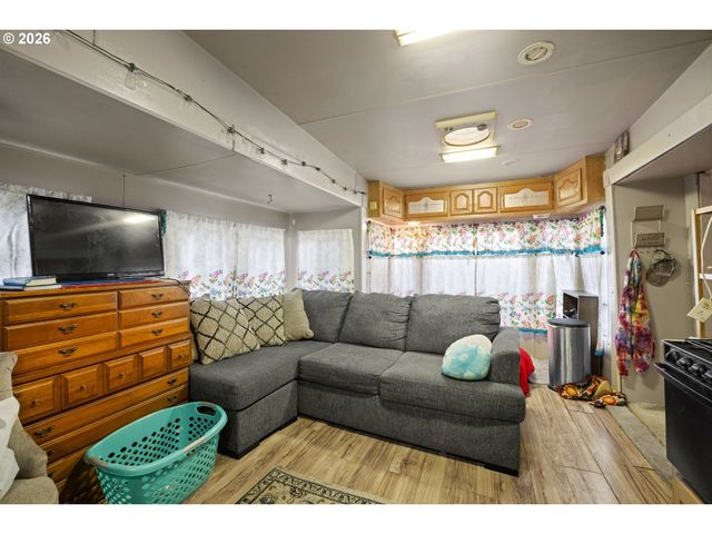 1589 SEAGATE Ave, Coos Bay, OR 97420