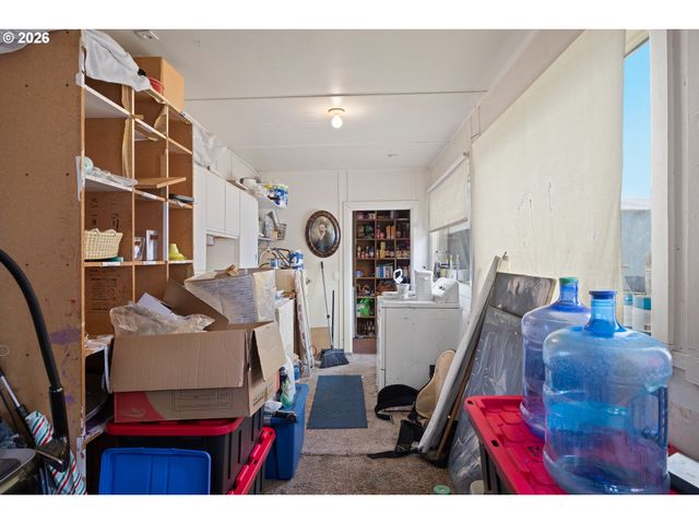 1589 SEAGATE Ave, Coos Bay, OR 97420