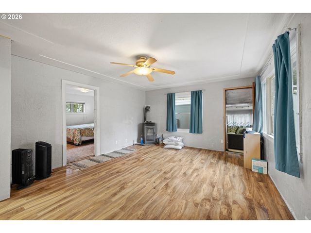 1589 SEAGATE Ave, Coos Bay, OR 97420