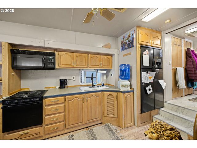 1589 SEAGATE Ave, Coos Bay, OR 97420