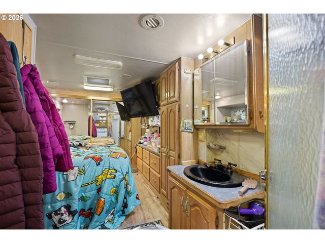 1589 SEAGATE Ave, Coos Bay, OR 97420