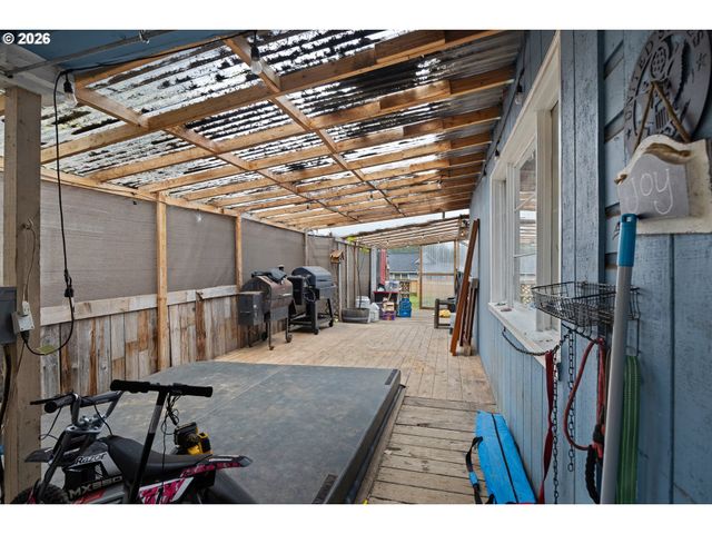 1589 SEAGATE Ave, Coos Bay, OR 97420