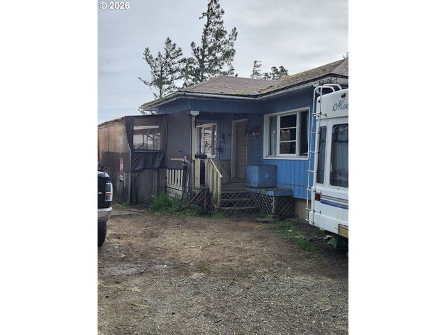 1589 SEAGATE Ave, Coos Bay, OR 97420