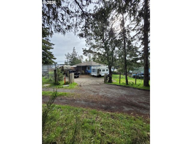 1589 SEAGATE Ave, Coos Bay, OR 97420