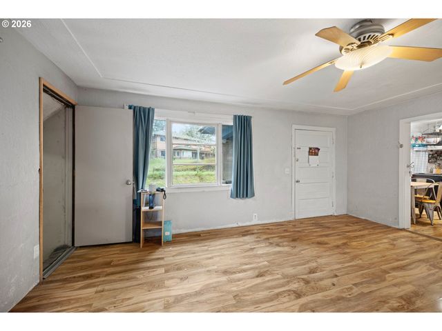 1589 SEAGATE Ave, Coos Bay, OR 97420