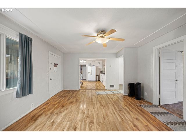 1589 SEAGATE Ave, Coos Bay, OR 97420