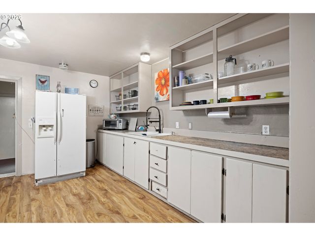 1589 SEAGATE Ave, Coos Bay, OR 97420