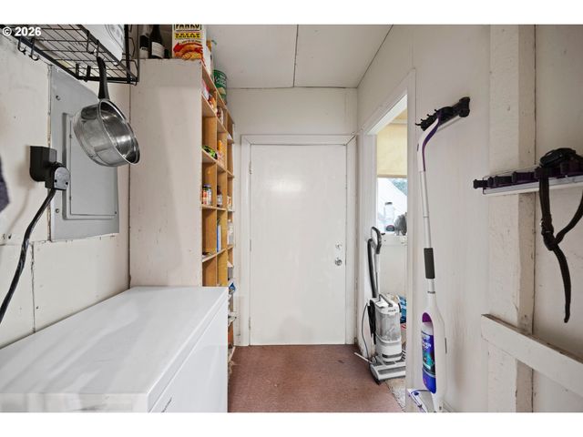 1589 SEAGATE Ave, Coos Bay, OR 97420