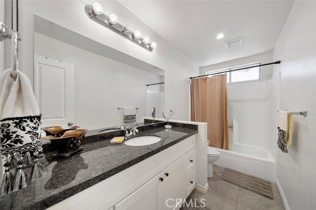 1077 Santo Antonio 47, Colton, CA 92324