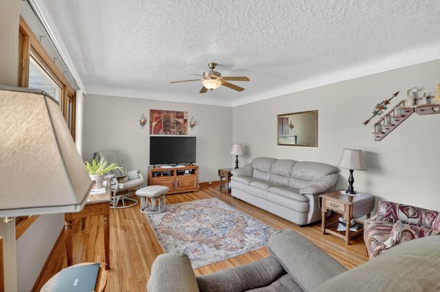 2648 Saratoga Drive, Waterloo, IA 50702