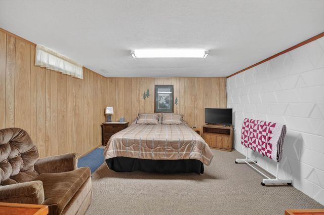 2648 Saratoga Drive, Waterloo, IA 50702