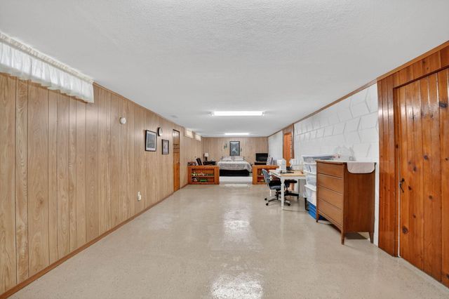 2648 Saratoga Drive, Waterloo, IA 50702