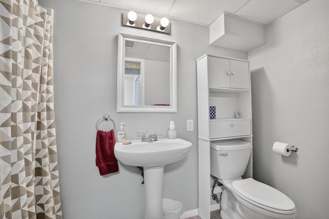 2648 Saratoga Drive, Waterloo, IA 50702