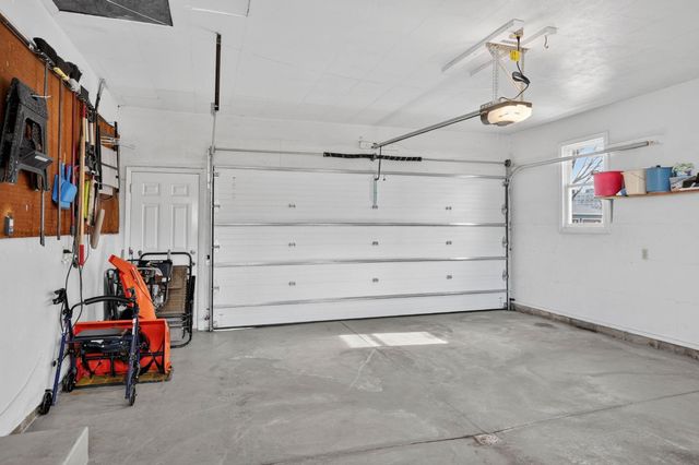 2648 Saratoga Drive, Waterloo, IA 50702