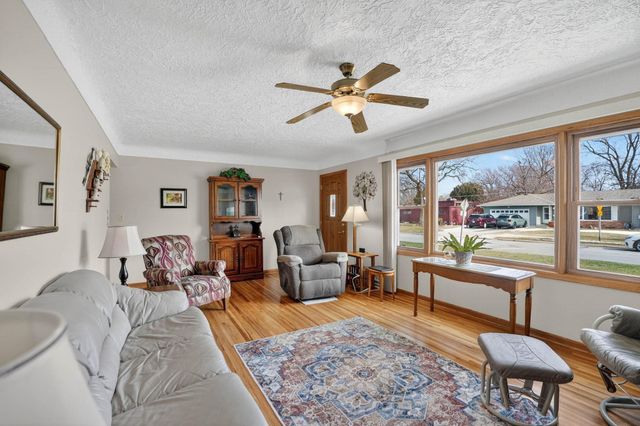 2648 Saratoga Drive, Waterloo, IA 50702