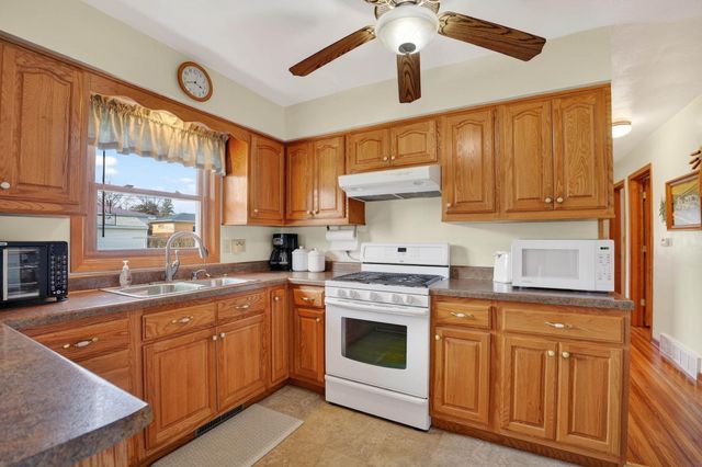 2648 Saratoga Drive, Waterloo, IA 50702