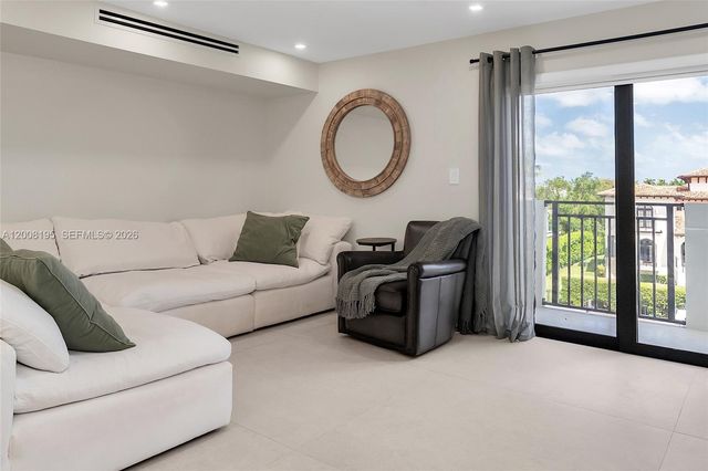 6901 Edgewater Dr 318, Coral Gables, FL 33133