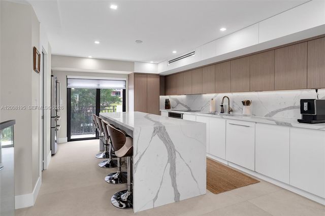 6901 Edgewater Dr 318, Coral Gables, FL 33133