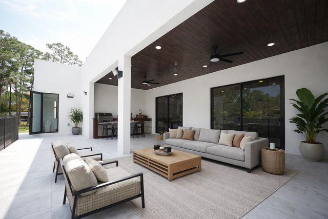 17107 W Sycamore Drive W, The Acreage, FL 33470