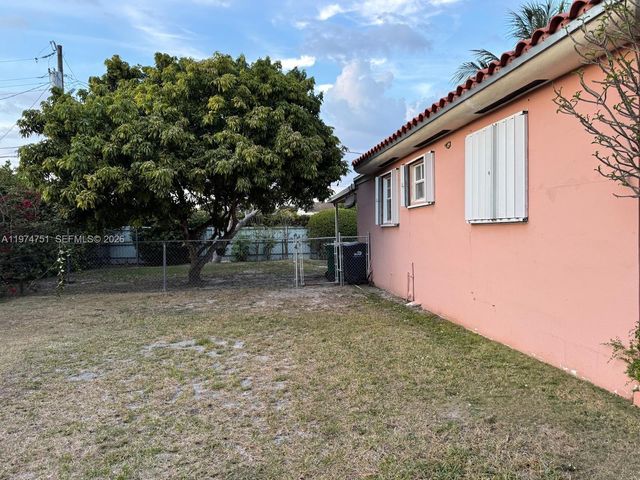 9951 SW 39th Ter, Miami, FL 33165