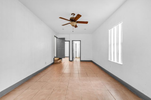 124 SW 10th Avenue, Boynton Beach, FL 33435