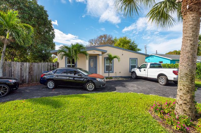 124 SW 10th Avenue, Boynton Beach, FL 33435
