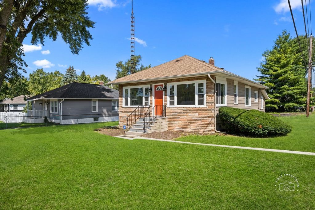 1550 W Highland Avenue W, Elgin, IL 60123