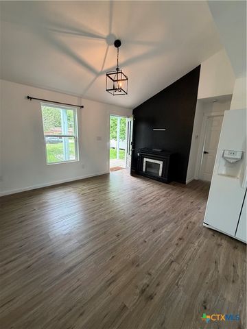 504 S 6th Street, Gatesville, TX 76528