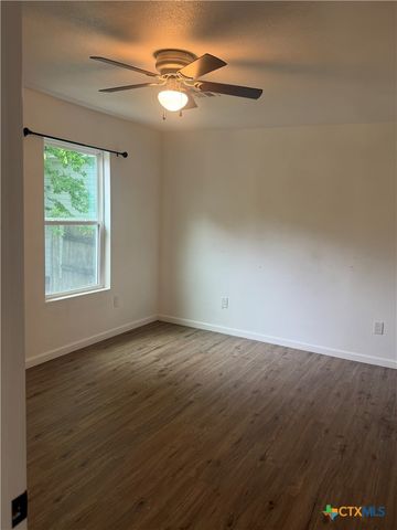 504 S 6th Street, Gatesville, TX 76528